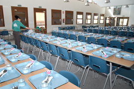 Comedor para 200 personas del Aula de Naturaleza Emilio Hurtado